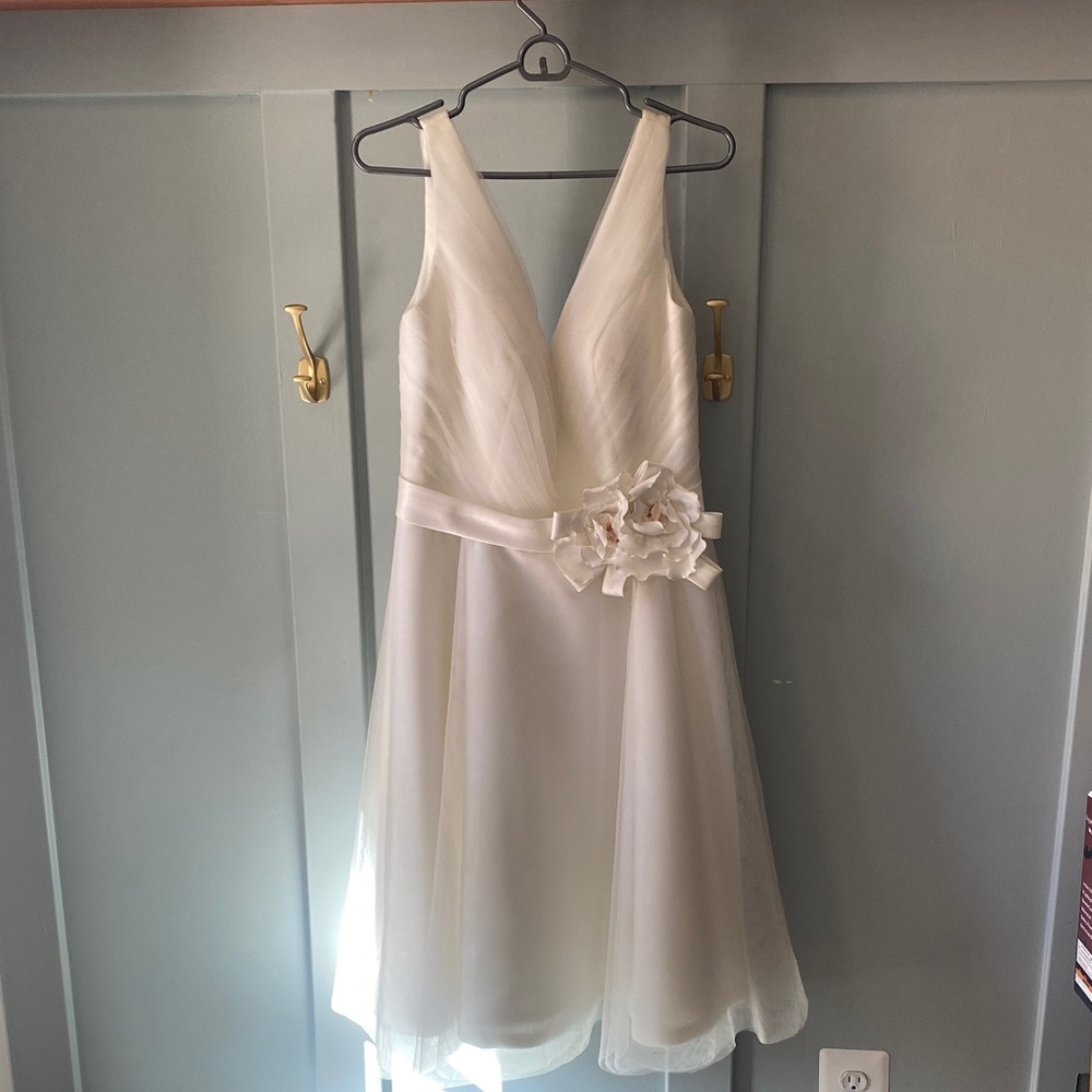 Elegant White Sleeveless Dress with Floral Accent